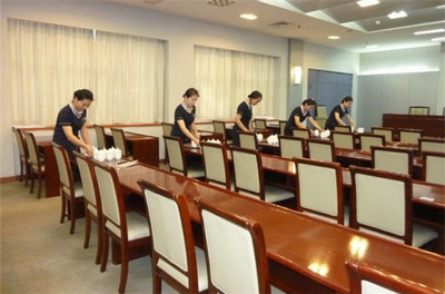 會務(wù)服務(wù)接待的公關(guān)禮儀要求 專業(yè)、細致與溫度
